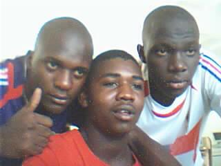 nous somment trois